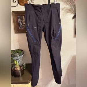 Patagonia Women's Untracked ski/Snow Pants with Blue Zipper